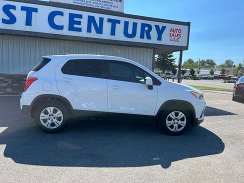 Used 2018 Chevrolet Trax LS FWD image 16