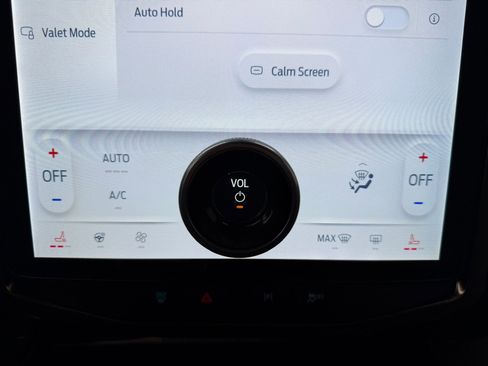 Used 2022 Ford F150 Lightning Lariat image 39