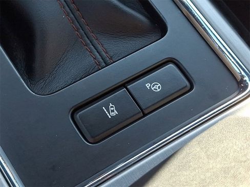 Certified 2018 Ford F150 Platinum w/ Equipment Group 701A Luxury image 26