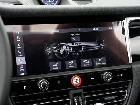 Used 2025 Porsche Macan image 19