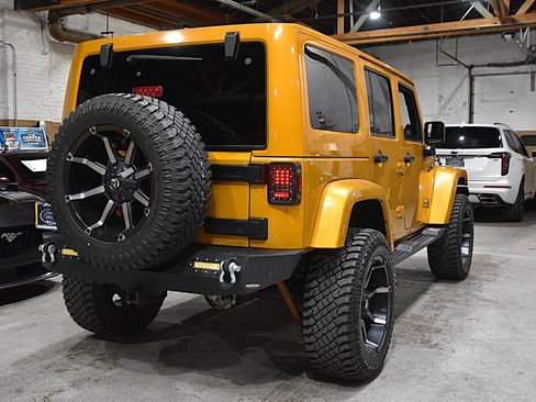 Used 2014 Jeep Wrangler Unlimited Sahara AWD/4WD image 9