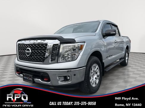 Used 2018 Nissan Titan SV w/ SV Convenience Package image 1