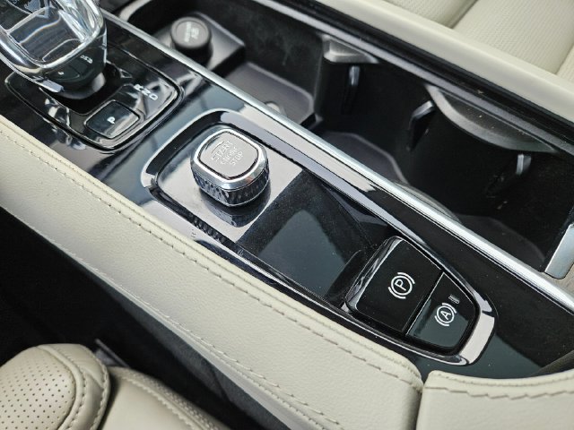 Certified 2023 Volvo XC90 T8 Ultimate w/ Protection Package Premier AWD/4WD image 30