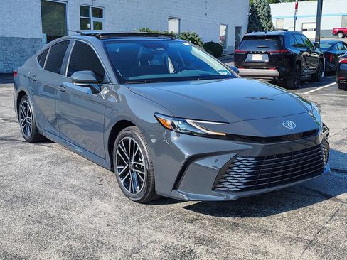 Used 2025 Toyota Camry XLE w/ Premium Plus Package AWD/4WD image 4