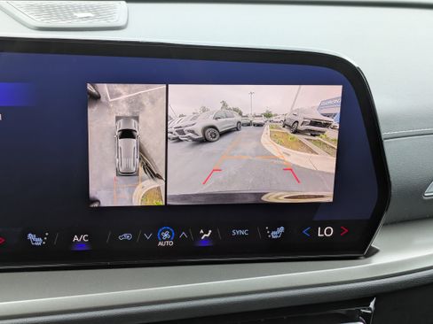 New 2025 Chevrolet Traverse LT w/ Enhanced Driving Package image 12