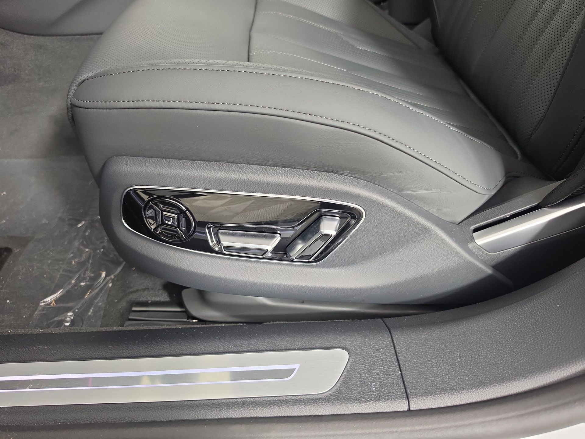 New 2026 Audi A8 L 3.0T AWD/4WD image 15