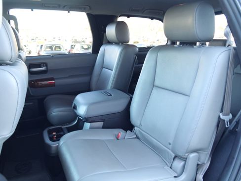 Used 2018 Toyota Sequoia Platinum image 36
