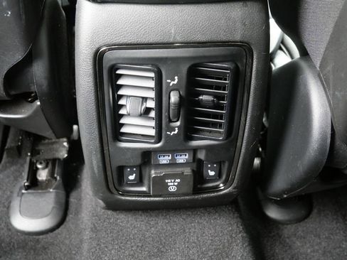 Used 2021 Jeep Grand Cherokee High Altitude AWD/4WD image 13