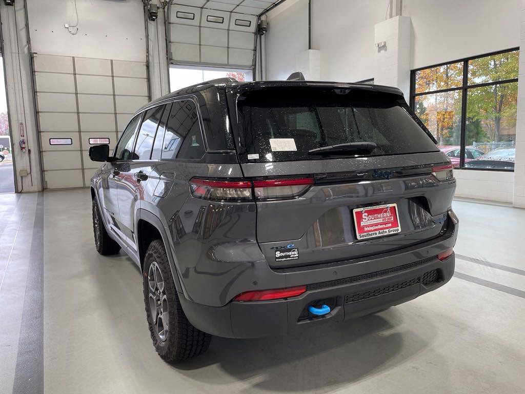 New 2024 Jeep Grand Cherokee Trailhawk w/ Advanced Protech Group II AWD/4WD image 8