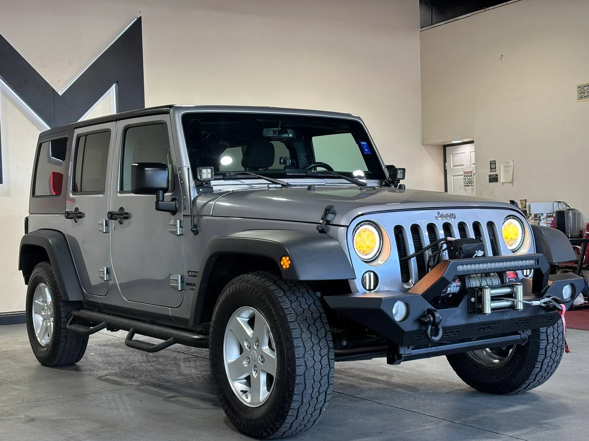 Used 2017 Jeep Wrangler Unlimited Sport w/ Quick Order Package 24S AWD/4WD image 3