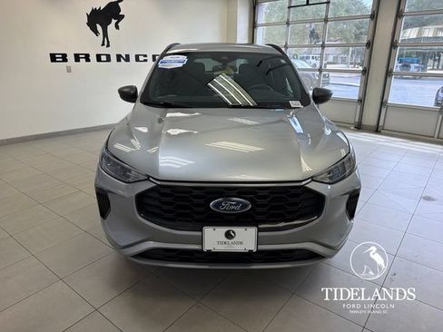 Certified 2023 Ford Escape ST-Line w/ Tech Pack #1 AWD/4WD image 3