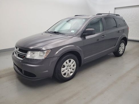 Used 2020 Dodge Journey SE FWD image 2