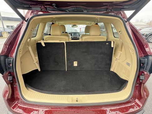 Used 2018 Toyota Highlander XLE image 9