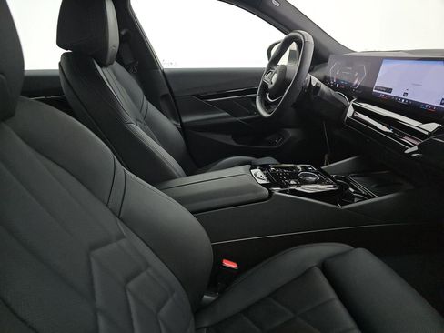 Used 2024 BMW 530i image 8