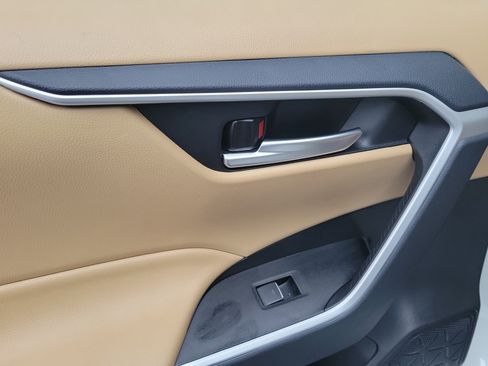 Used 2025 Toyota RAV4 XLE image 13