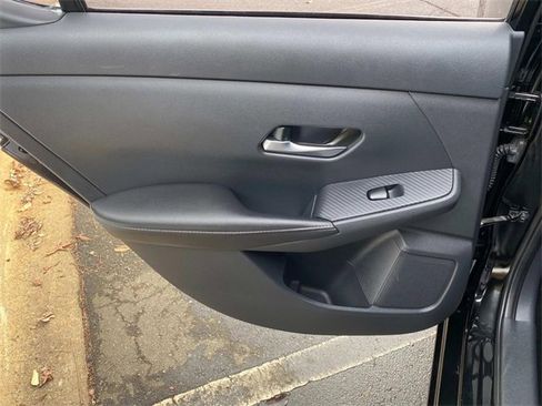 Used 2022 Nissan Sentra SV w/ Trunk Package image 10