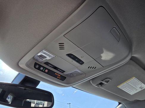 Used 2021 Buick Enclave Essence image 20