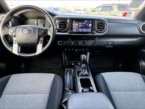 Used 2020 Toyota Tacoma TRD Off-Road w/ Technology Package image 14