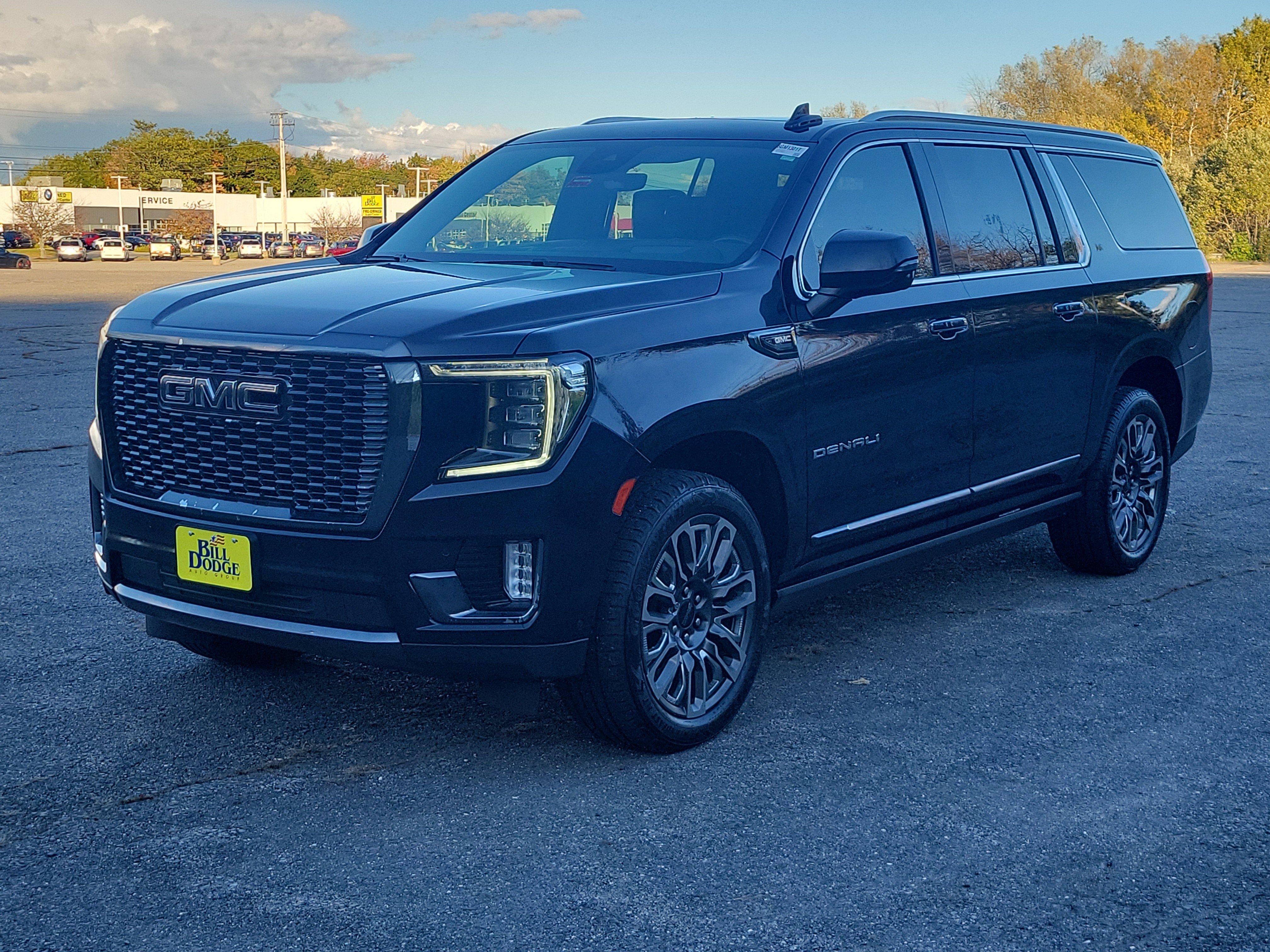 Used 2023 GMC Yukon XL Denali Ultimate AWD/4WD image 1