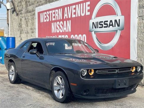 Used 2023 Dodge Challenger SXT image 2