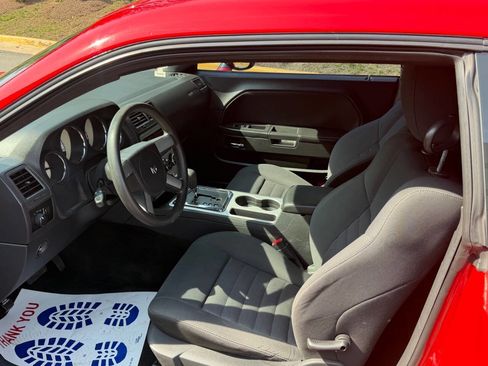 Used 2010 Dodge Challenger SE RWD image 11