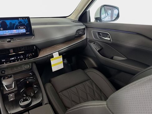 New 2026 Nissan Rogue Platinum image 25