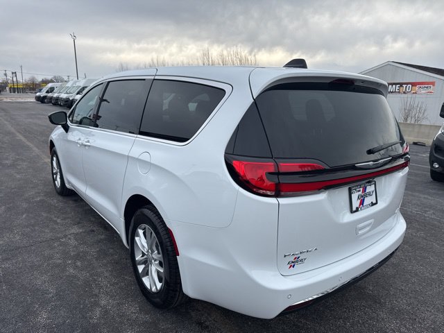 New 2026 Chrysler Pacifica Select AWD/4WD image 5