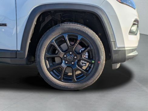 New 2026 Jeep Compass Latitude image 11