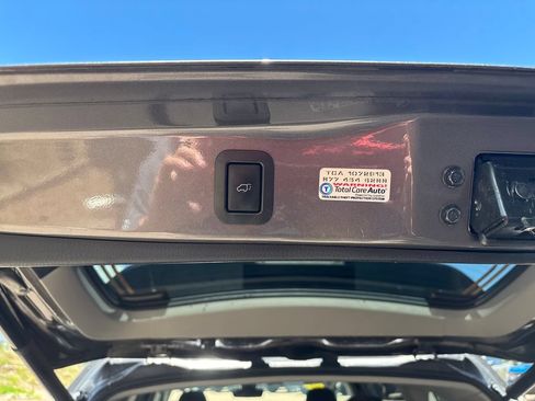 Used 2018 Toyota Highlander XLE AWD/4WD image 24