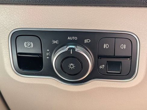 Used 2021 Mercedes-Benz GLB 250 image 25
