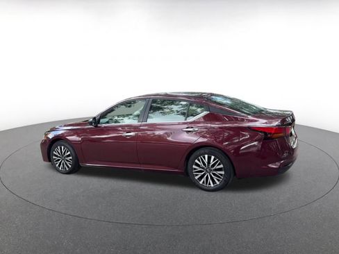 Used 2024 Nissan Altima 2.5 SV FWD image 10