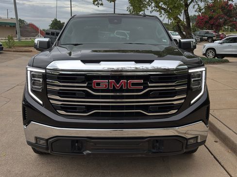 Used 2025 GMC Sierra 1500 SLT AWD/4WD image 3