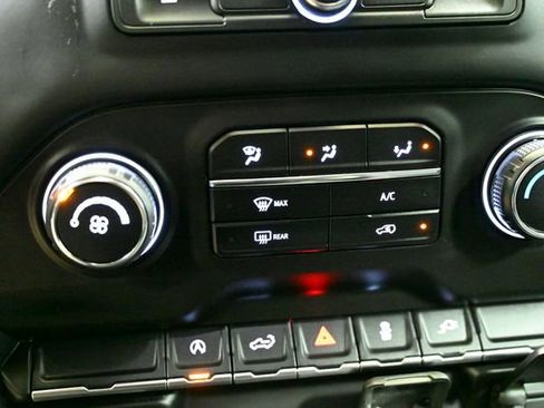 Used 2021 Chevrolet Silverado 1500 Custom image 32