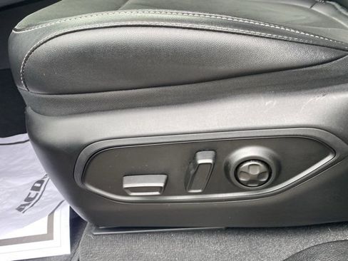 Used 2025 Jeep Grand Cherokee L Altitude image 14