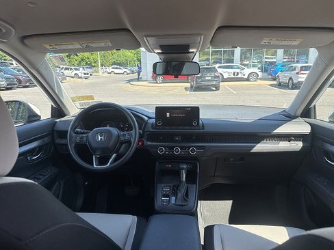 Used 2025 Honda CR-V LX image 5