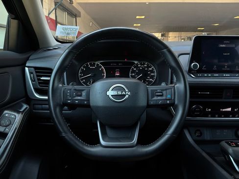 Used 2025 Nissan Rogue SV FWD image 32