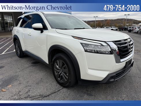 Used 2022 Nissan Pathfinder SV image 3
