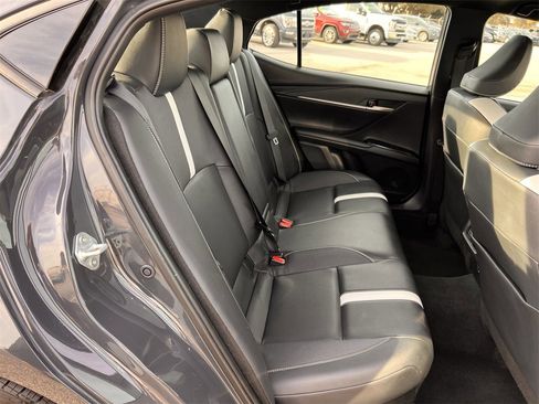 Used 2025 Toyota Camry SE image 28