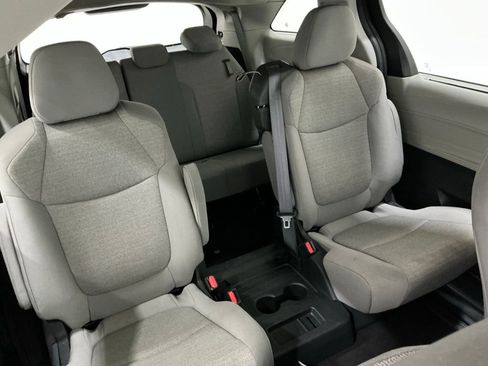 Used 2024 Toyota Sienna LE image 24