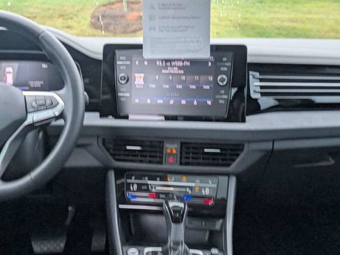 Certified 2025 Volkswagen Jetta SE FWD image 18