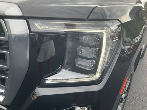 Used 2023 GMC Yukon AT4 w/ AT4 Premium Plus Package AWD/4WD image 9
