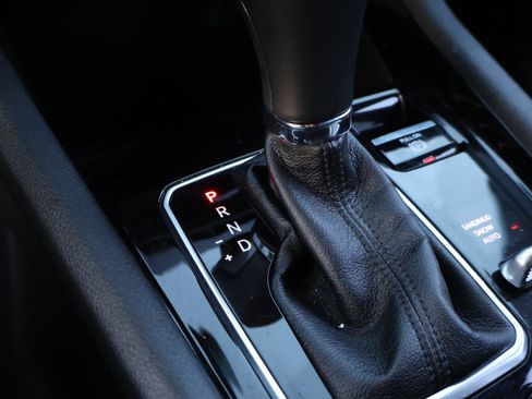 Used 2024 Jeep Compass Limited image 33