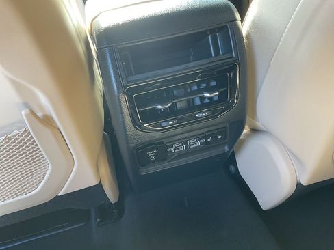 Used 2024 Jeep Grand Cherokee Limited w/ Luxury Tech Group II AWD/4WD image 31