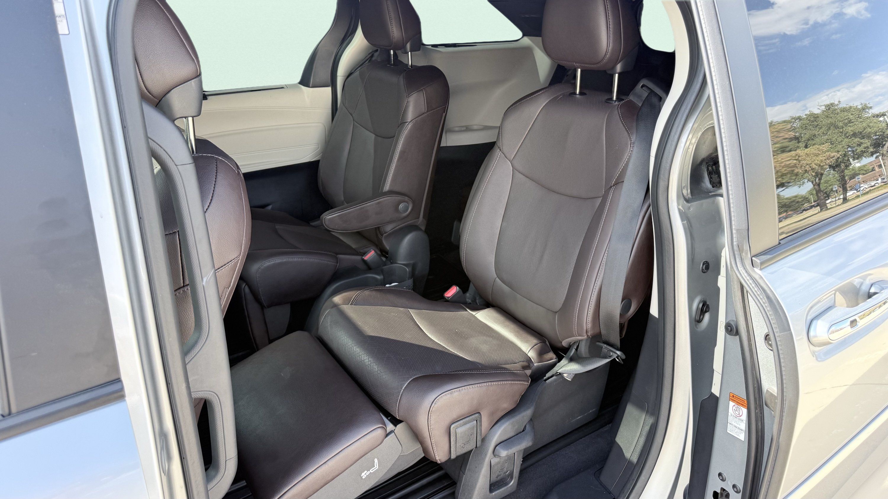 Used 2022 Toyota Sienna Platinum FWD image 33