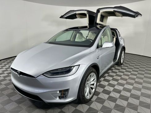 Used 2018 Tesla Model X 100D image 36