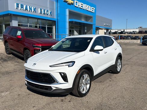 Used 2024 Buick Encore GX Preferred FWD image 1