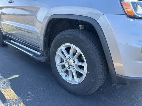 Used 2018 Jeep Grand Cherokee Laredo image 4