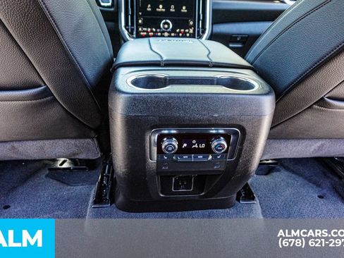 Used 2025 GMC Yukon XL Denali AWD/4WD image 32