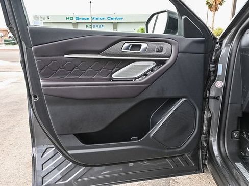Certified 2025 Ford Explorer Platinum w/ LUX Leather Package AWD/4WD image 24