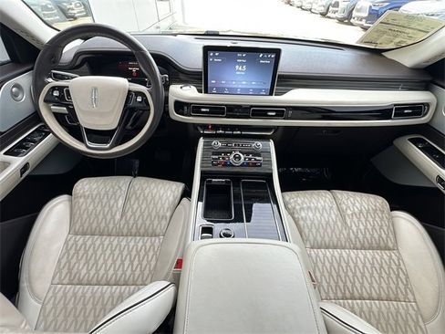 Used 2023 Lincoln Aviator Black Label w/ Jet Package image 10